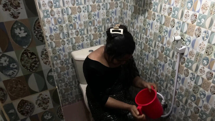 Desi Bhabi Nadiyaxxx02 Home Alone Bathroom Fuck - Shower Sex & Doggy Style with Bangladeshi Wife