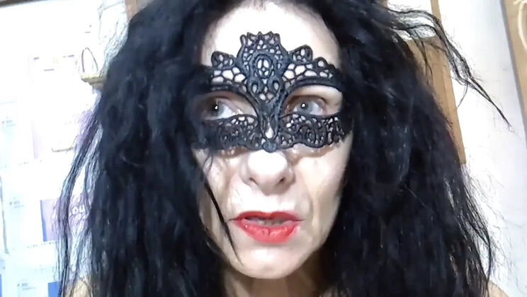 Italian amateur girl opens her pussy and masturbates with a black dildo - dirty talk solo