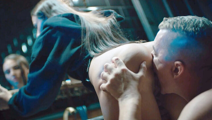 Time Stop Sex - Hot Brunette Milan Cheek Freezes for Homeowner's Freeuse Fuck