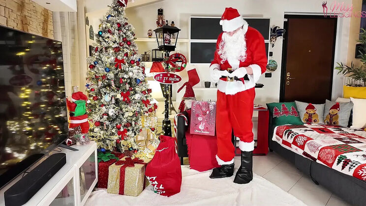 Italian Stepmom in Lingerie Gets Excited with Viagra for Santa - Blowjob & Doggystyle Christmas Roleplay