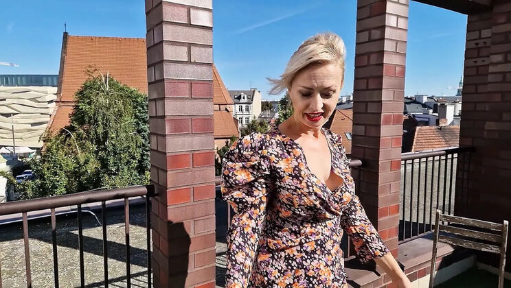 Wanilianna Outdoor Rooftop Masturbation with Glasses and Stockings