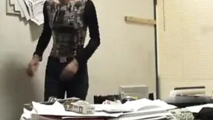 Amateur Brunette Secretary Squirting Blowjob Casting - French Vintage Fun