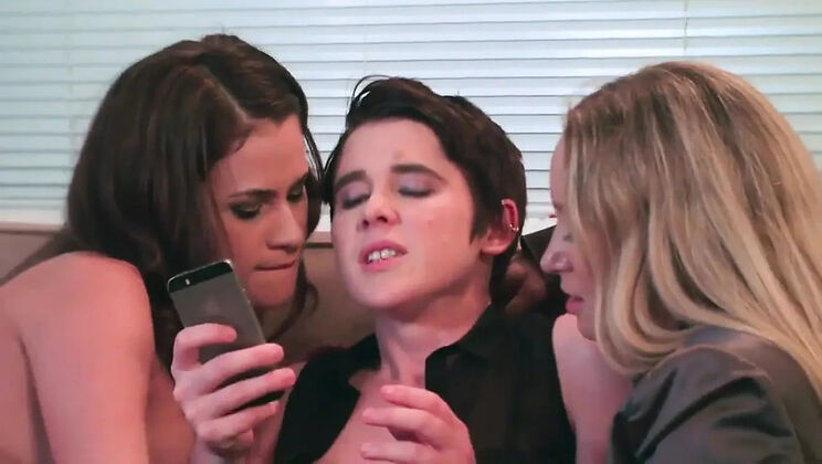 Lesbian Threesome Double Pussy Fingering with Aiden Starr, Lily Cade, Vanessa Veracruz