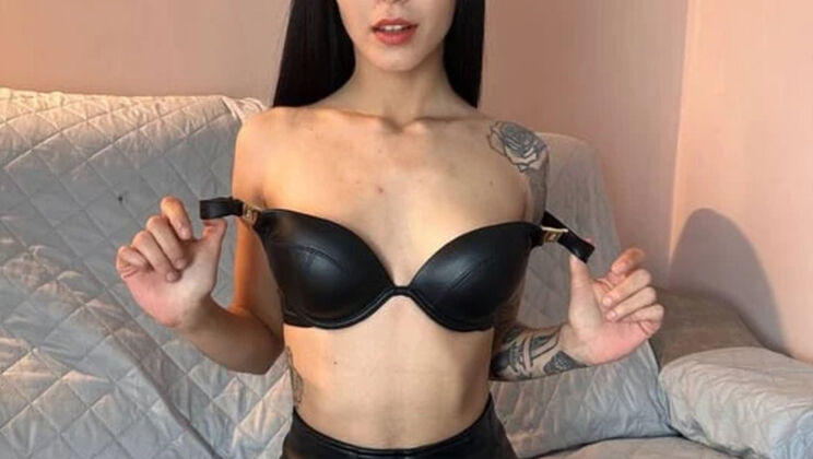 Sofia SweetSecrett VIP Solo Masturbation - Fetish Neighbor Squirting & Smoking HD