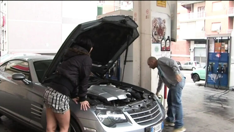 Big Cock Gas Station Attendant Fucks My Pussy Hard After Blowjob