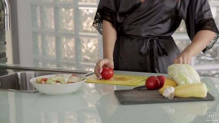 Come Closer - S22:E18