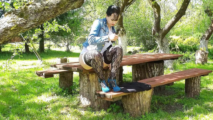 Amateur MILF Wanilianna Wanks Her Hairy Bush Pussy in Spring Garden