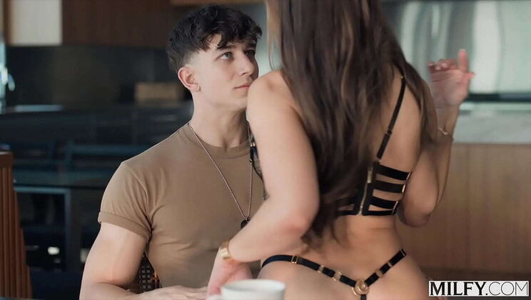 Melissa Stratton Army Wife Blowjob & Facial - MILF Deep Throat and Riding