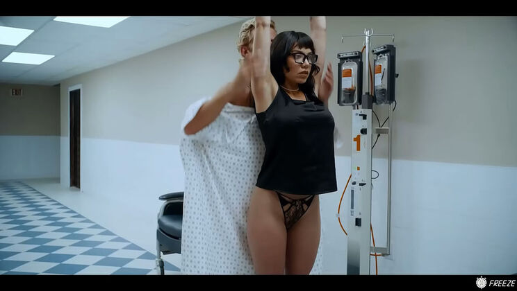 Employee Freeze Prank: Vince Karter Fucks MILF Boss Nicole Aria & Turns Little Puck into Sex Doll - Blowjob, Bondage, Creampie