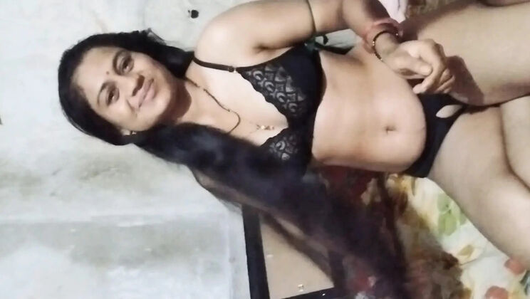 Desi Item Girl Model Part 2 - Indian Bhabhi Devar Sex in Bathroom with Deep Throat