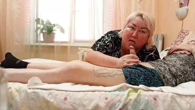 Stepmom Zona901 Deep Throat Blowjob - Swallowing Every Last Drop of Cum