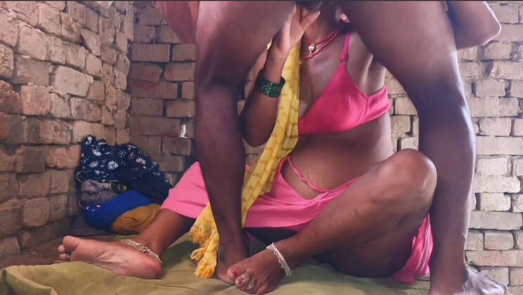 Desi Dehati Wife Grabs Husband's Black Cock and Fucks Her Pussy - Suman Bhabhi Makes Wet Pussy Juice on Bed With Brother In Law
