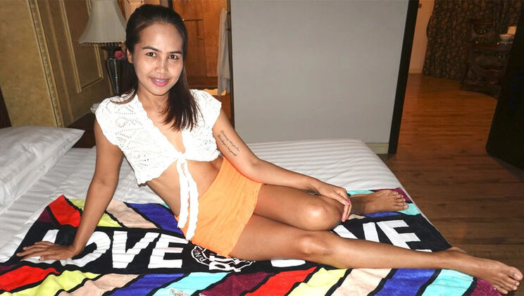 Thai MILF Wife Gives Foot Massage and Sex to White Husband - Amateur Homemade 4K