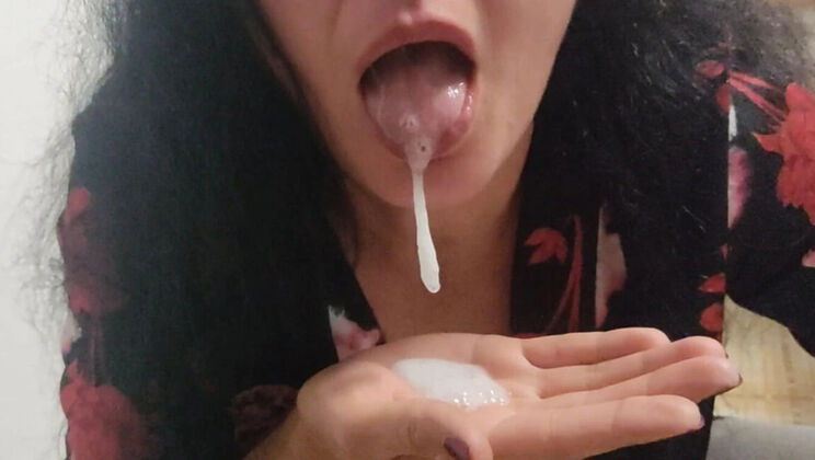 Winonna8 Slutty MILF Blowjob - Cum in Mouth Close-Up Amateur Video