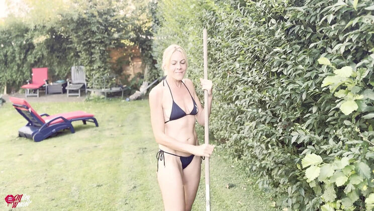 Blonde MILF Outdoor Fuck in Garden - German Amateur POV 4K