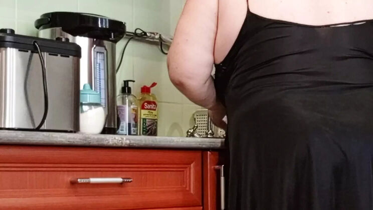 Neighbor MILF Sucks My Cock In Kitchen - Homemade Blowjob & Cumshot