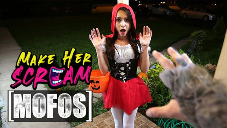 Kharlie Stone Halloween Blowjob & Pussy Stretching - Brunette Gets On Knees For Big Cock
