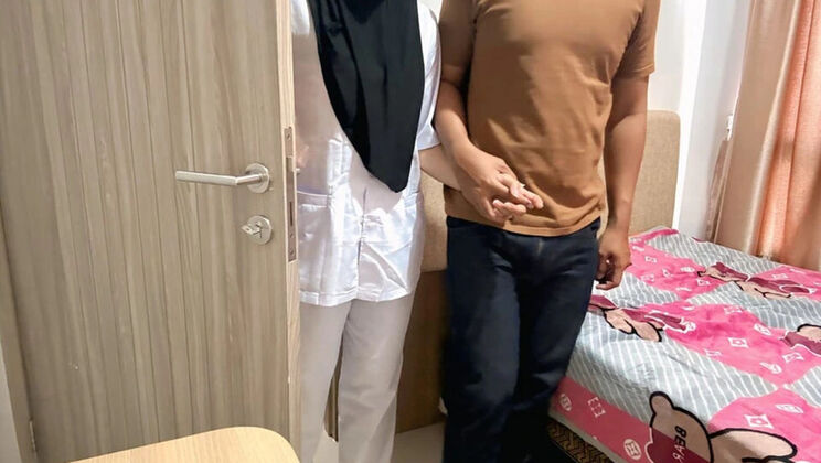 Indonesian Hijab Nurse Girlfriend Fucked Doggystyle in Hotel After Work - Clarelia & Jamsen HD