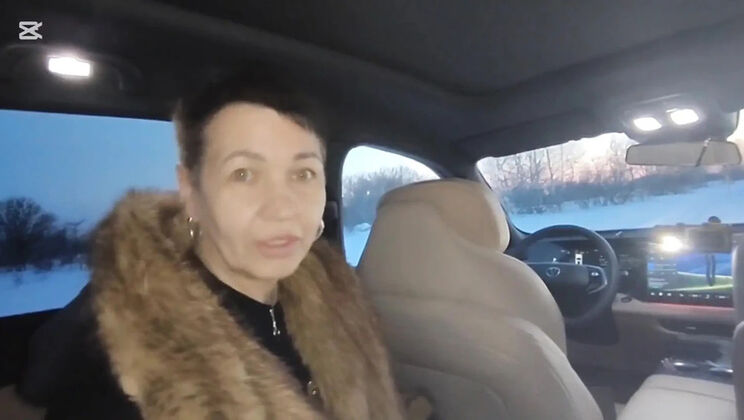 Winter Car Blowjob: Amateur Couple Sex in Snowy Drive