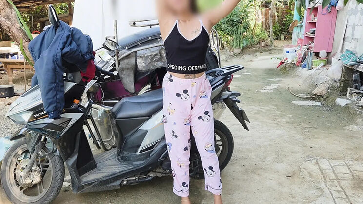 Adorable Trike Driver Loses Virginity With Passenger In Outdoor Fuck