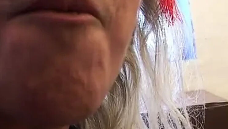 Hot Italian amateur chick in a mask gets fucked close-up
