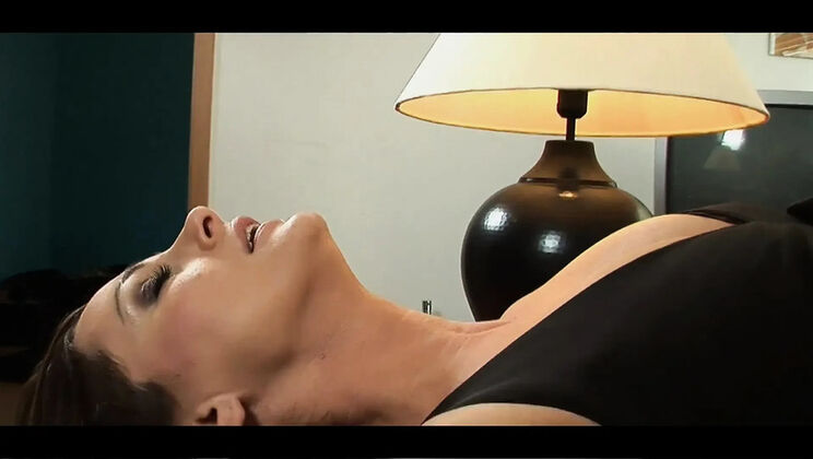 Hot MILF Secretary Takes a Deep Throat at the Office