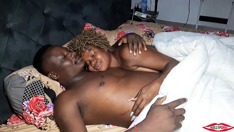 Girlfriend Wakes Boyfriend Up For Early Morning Hardcore Sex With Huge Cock