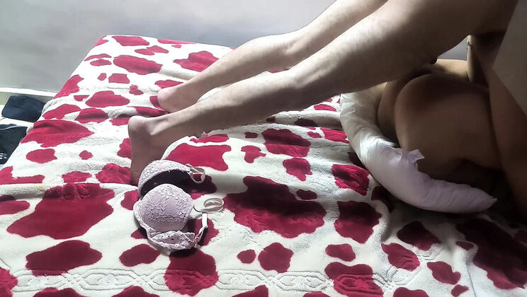 Laila and Salma Get Banged in Steamy Amateur Arab Sex