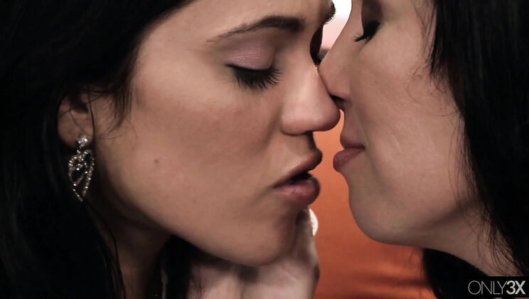 Alyssa Reece and RayVeness Enjoy Hot Lesbian Sex With Experienced MILF Mandy More