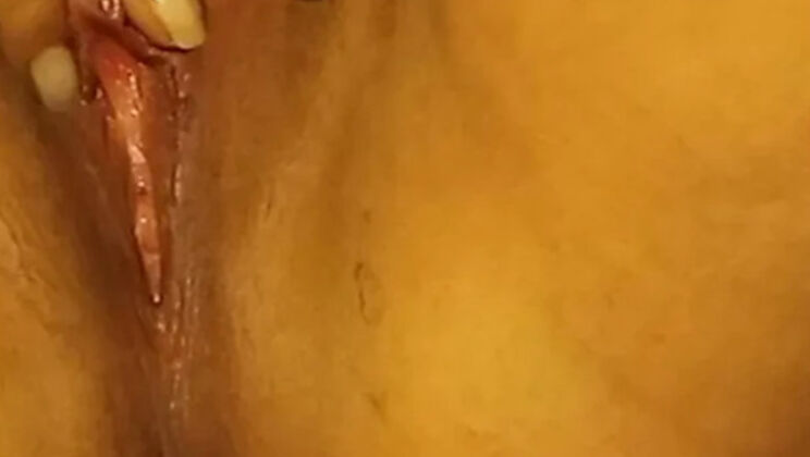 Eva Pur’s Hairy Mature Pussy Close-Up – Amateur MILF Solo