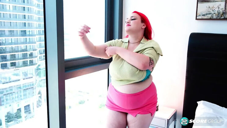Lily Raine's Big Tits Feel Sexy While She Models For You