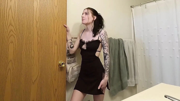 Helping Him Get Hard When His Girlfriend Isn’t Around