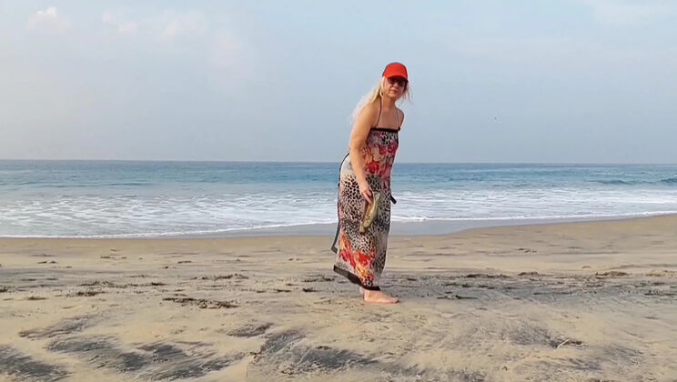 Hot Mature Blonde Wife Gets a Passionate Blowjob and Missionary Fuck in Stockings