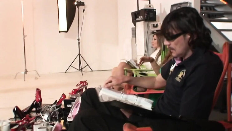 Electra Angels Teases With Red Stockings and High Heels