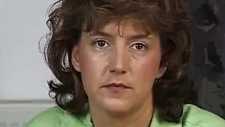 Mature MILF takes a huge load in her mouth