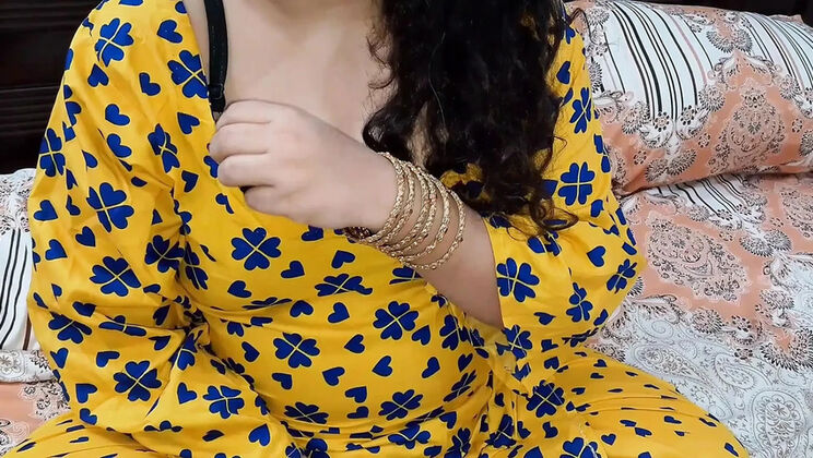 Sexy Bhabhi Shows Bra Strip to Brother-in-Law