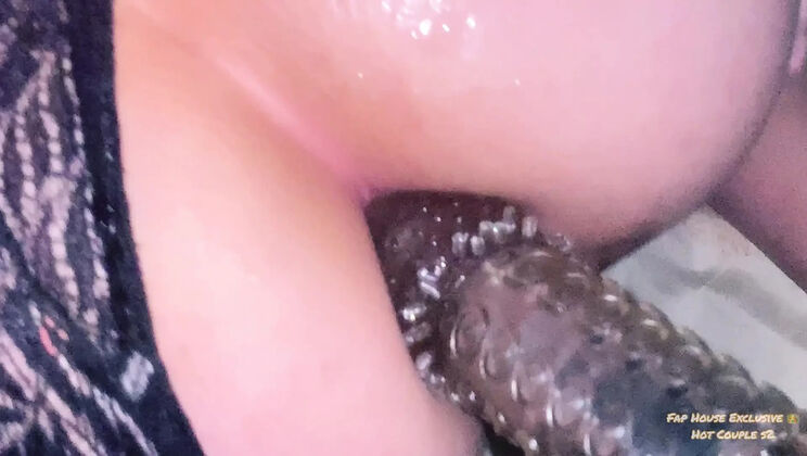Real Couple Puts Dildo in Pussy Until She Pee with Lust