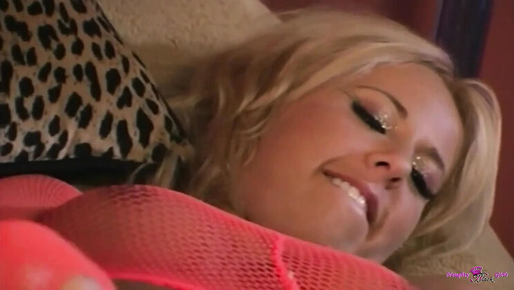 Sensual Lady Takes Cum in Mouth After Hot Bisexual Threesome with Big Black Cock